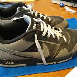 MENS NIKE AIR  SHOE USED SIZE 11 1/2